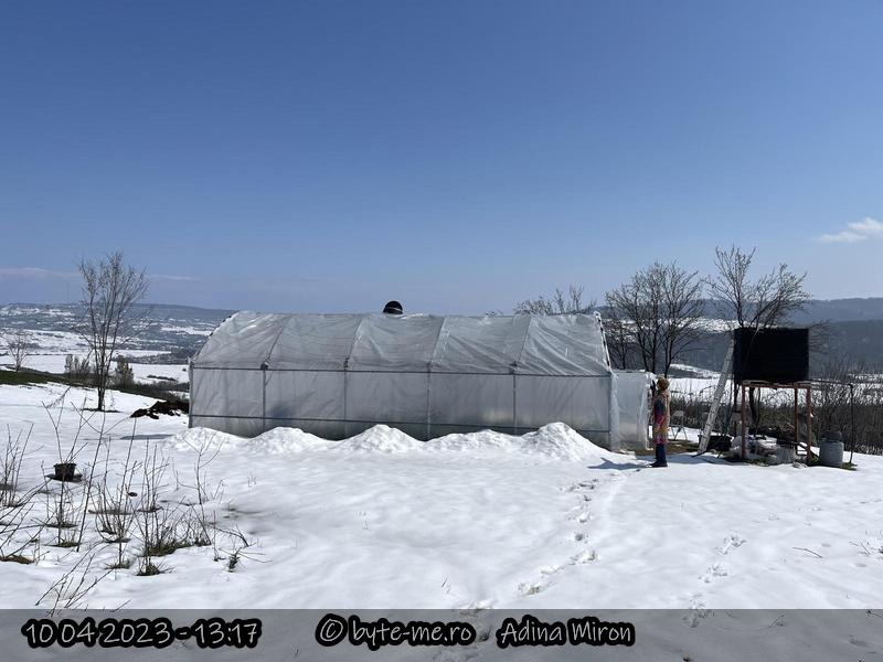 Arcadele s-au deplasat din cauza greutatii zapezii. Exista solutii simple pentru a nu se mai repeta. Detalii in curs :)